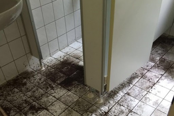 Grundreinigung Sanitär -vorher-